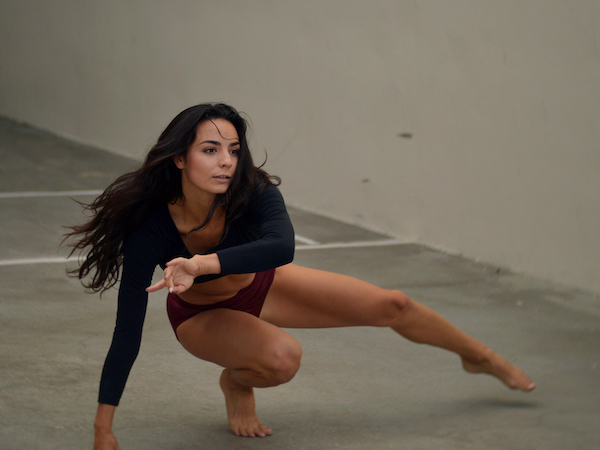 une femme donne un cours de danse à Etterbeek